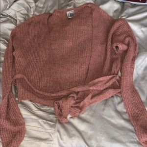 Short cardigan sweater